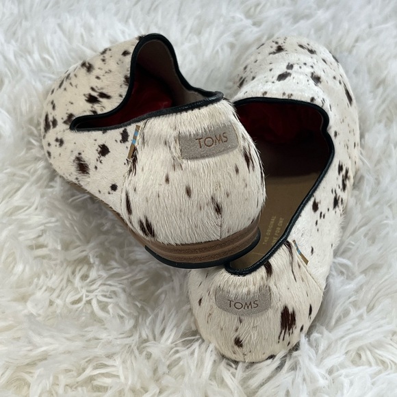 TOMS | Darcy Loafer Flat | In Birch Spotted Calf Hair Design - Picture 7 of 9